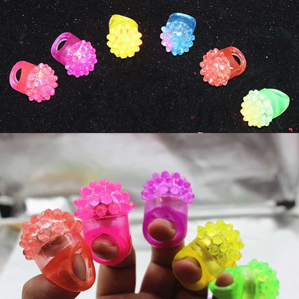 1pc Led Flashing Strawberry Rings LED Finger Ring Luminous Event Party Glowing Ring Xmas Birthday Wedding Kids Jewelry Rings To