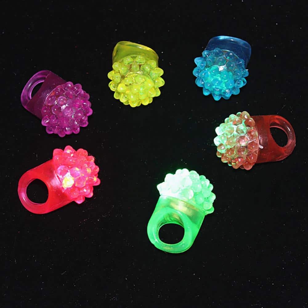 1pc Led Flashing Strawberry Rings LED Finger Ring Luminous Event Party Glowing Ring Xmas Birthday Wedding Kids Jewelry Rings To