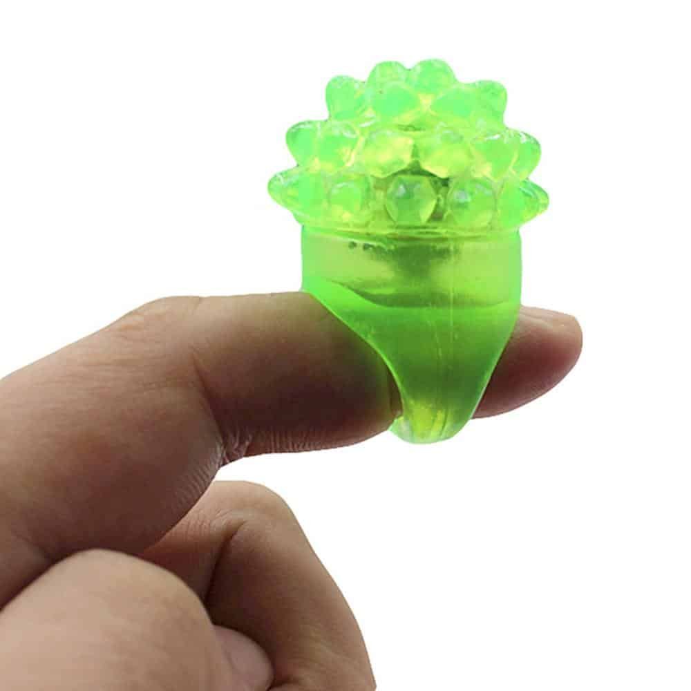 1pc Led Flashing Strawberry Rings LED Finger Ring Luminous Event Party Glowing Ring Xmas Birthday Wedding Kids Jewelry Rings To