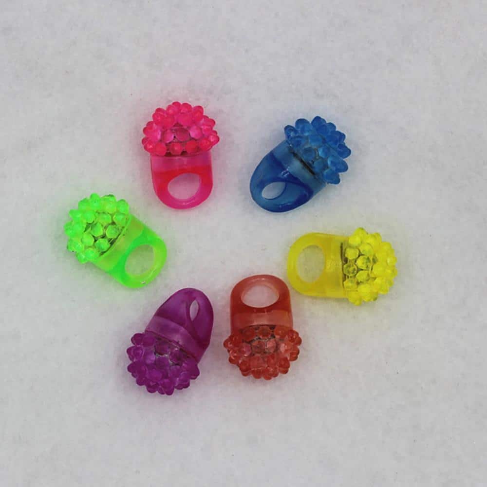 1pc Led Flashing Strawberry Rings LED Finger Ring Luminous Event Party Glowing Ring Xmas Birthday Wedding Kids Jewelry Rings To
