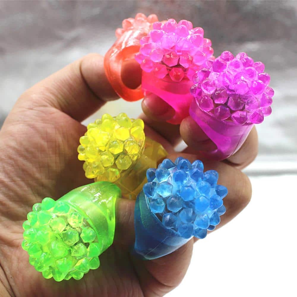 1pc Led Flashing Strawberry Rings LED Finger Ring Luminous Event Party Glowing Ring Xmas Birthday Wedding Kids Jewelry Rings To