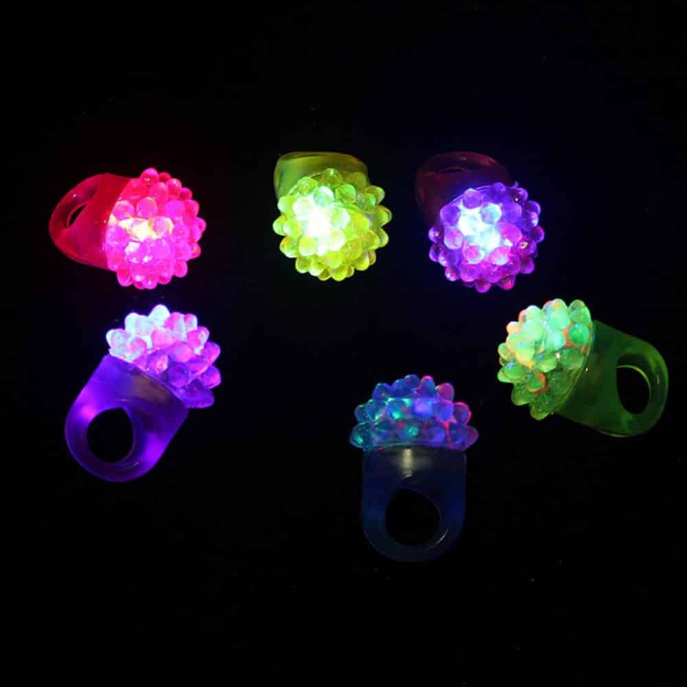 1pc Led Flashing Strawberry Rings LED Finger Ring Luminous Event Party Glowing Ring Xmas Birthday Wedding Kids Jewelry Rings To