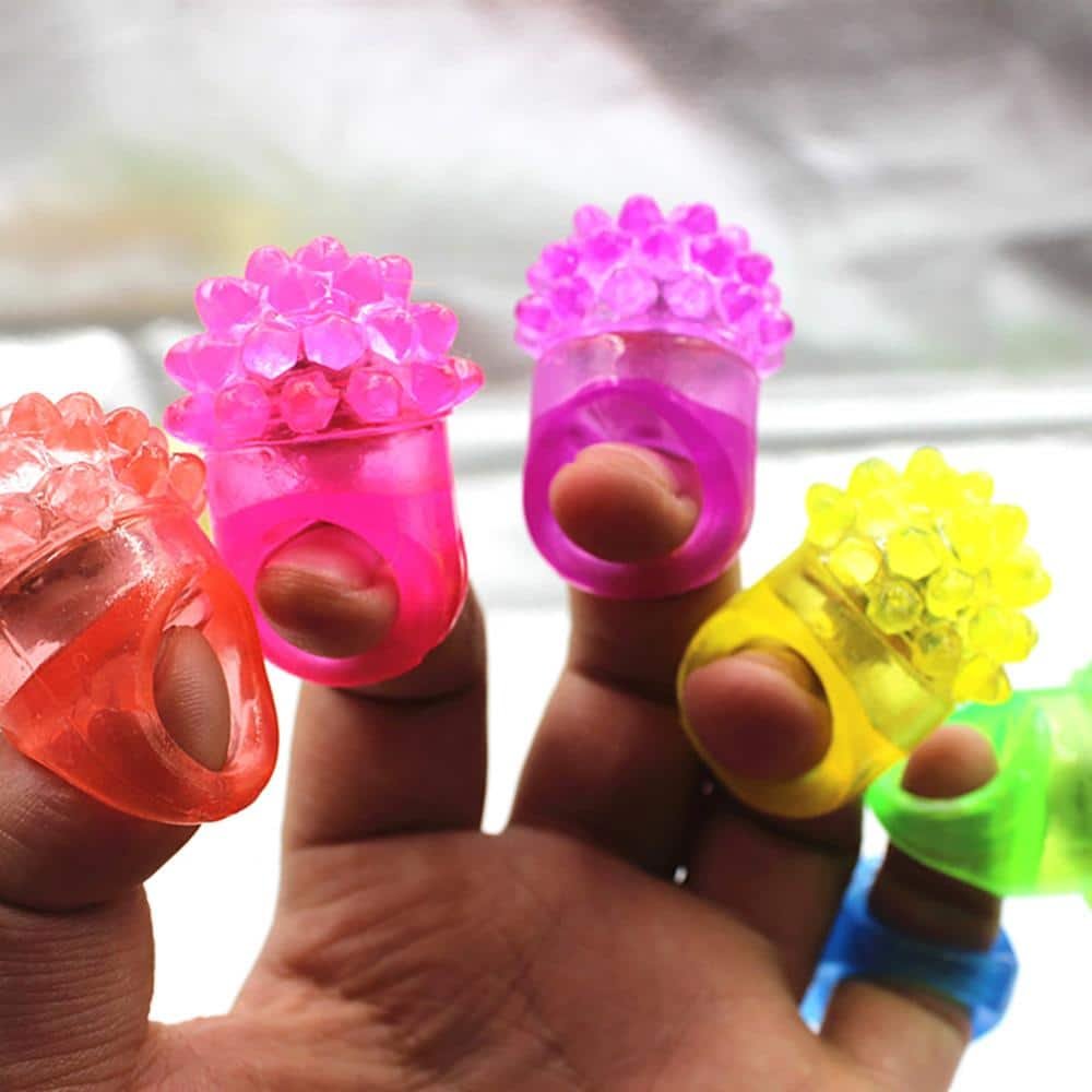 1pc Led Flashing Strawberry Rings LED Finger Ring Luminous Event Party Glowing Ring Xmas Birthday Wedding Kids Jewelry Rings To