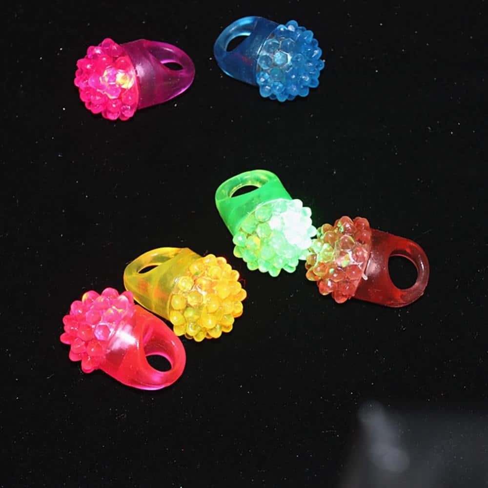 1pc Led Flashing Strawberry Rings LED Finger Ring Luminous Event Party Glowing Ring Xmas Birthday Wedding Kids Jewelry Rings To
