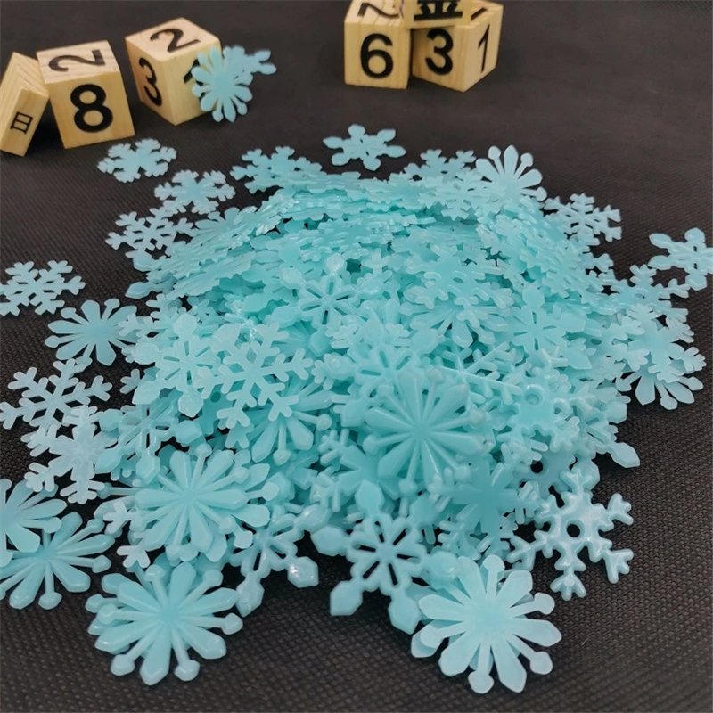 Vivid Luminous Snowflake Pvc Sticker Glow In Dark Fluorescent Wall Art Xmas Festival Birthday Party Home Decoration Window Decal