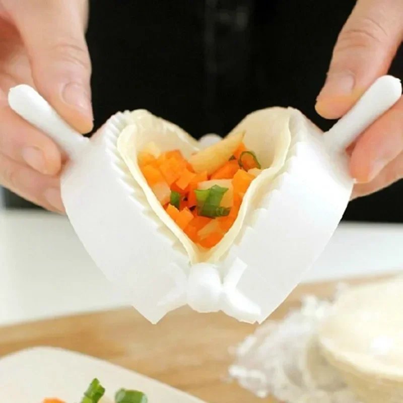 Plastic Dumplings Maker Mold Hand Dough Press Dumpling Clip DIY Ravioli Pie Mould Maker Cooking Accessories Kitchen Pastry Tools